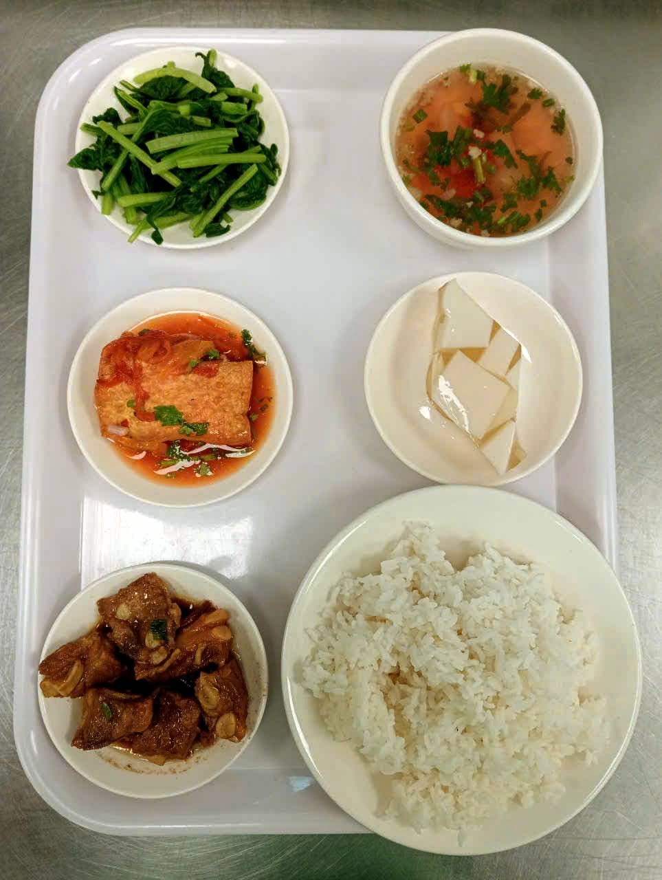 Suất Ăn Công Nghiệp Tại Biên Hòa – Bếp Ăn Nấu Tại Chỗ Nóng Hổi
